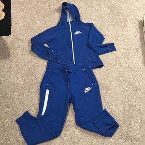 COPY - Nike Sportswear Tech Fleece zip up and pants.